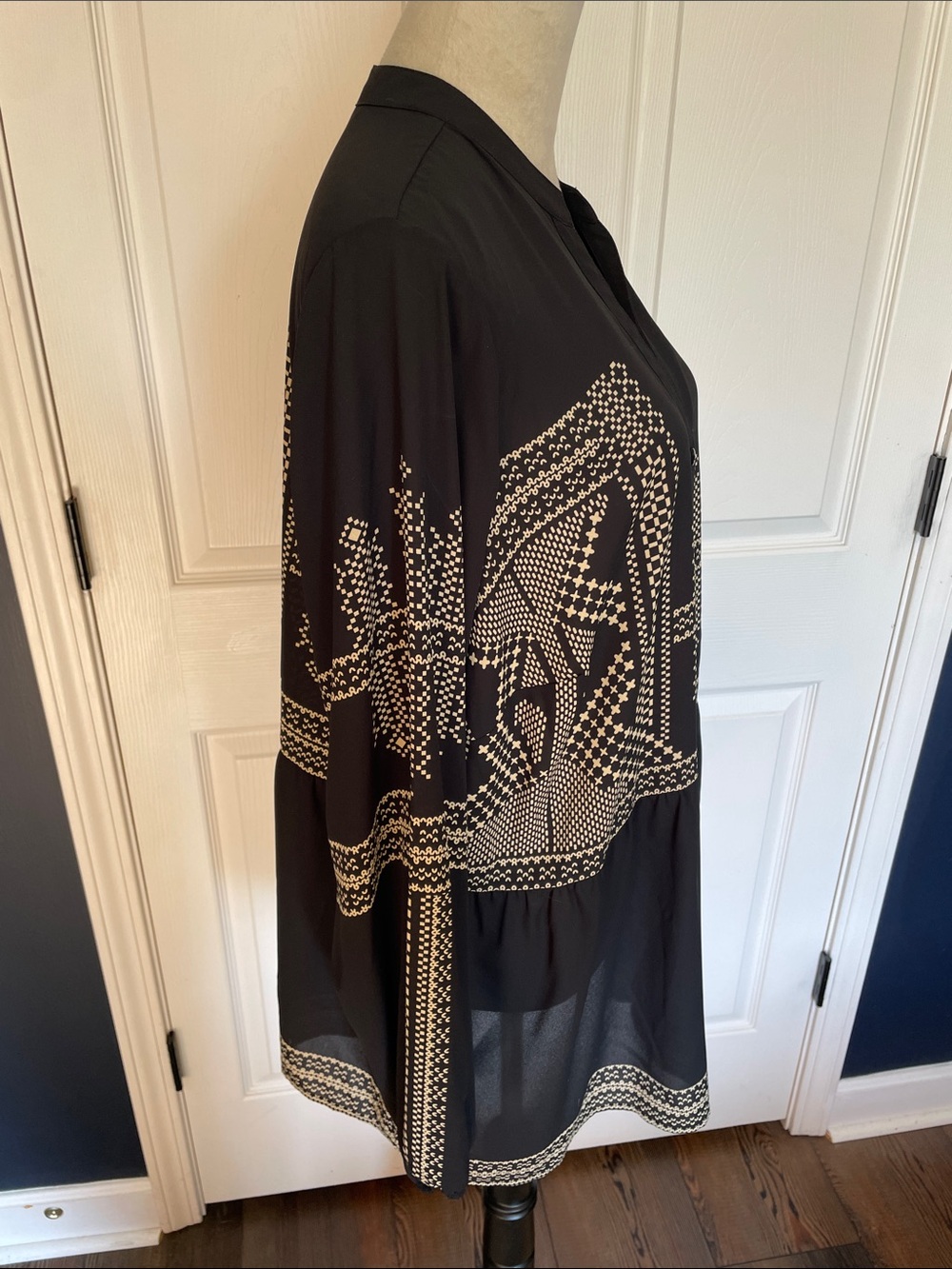 Alfani Black Tunic with Cream Geometric Print V Neck Long Sleeves Semi Sheer 16W - Picture 3 of 8